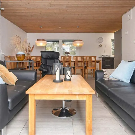 Ferienhaus Holiday Cxlvi *